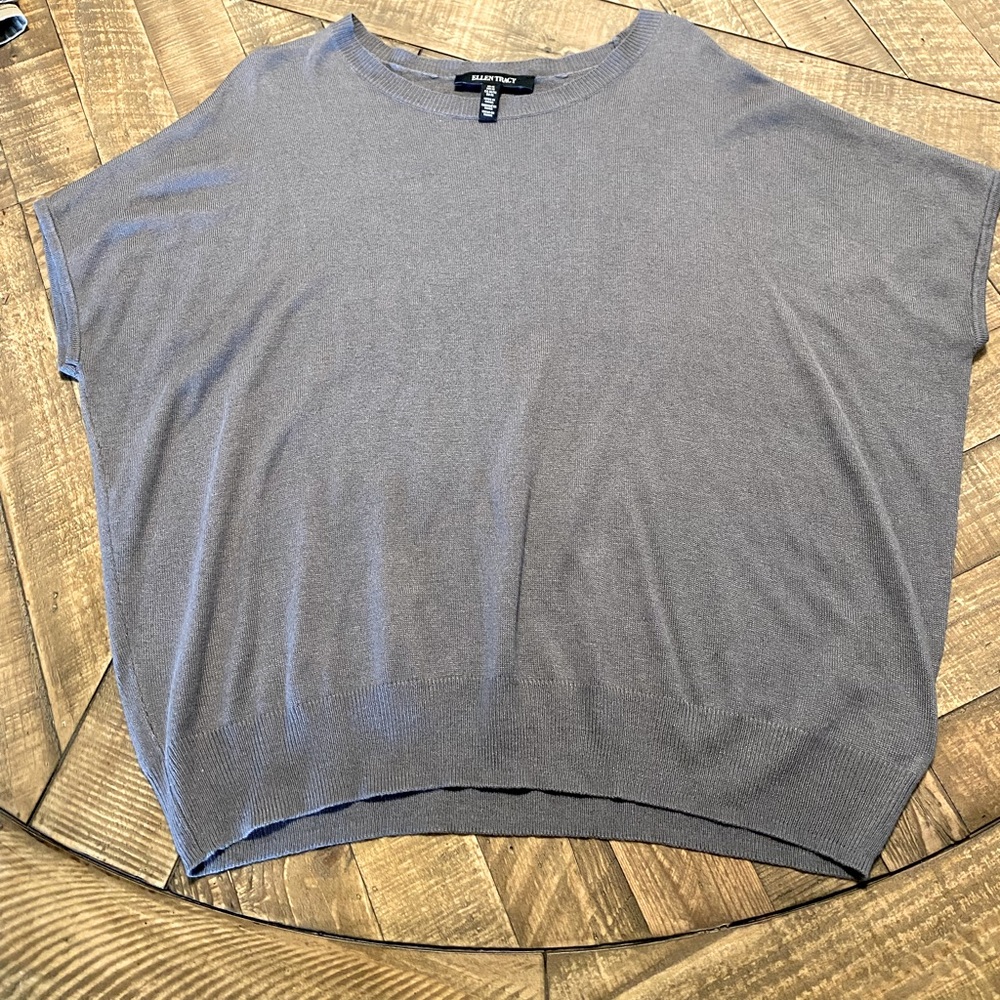 Ellen Tracy Short-Sleeved Grey Sweater